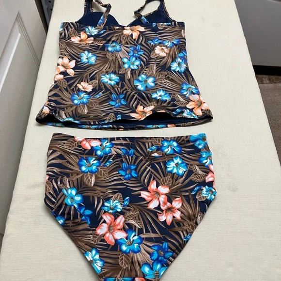 Lands End size 8/8P wrap underwire floral tankini & high waisted bottoms - Picture 6 of 9